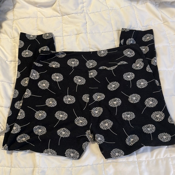 3 pair of CROPPED leggings from Charlie’s Project. Size LARGE - Picture 4 of 4